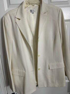 BCBG Cream Single-Breasted Tailored Blazer